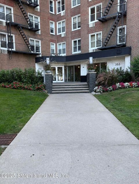 Photo of 350 Richmond Terrace #3-J, Staten Island, NY 10301 (MLS # 2504754)