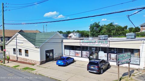 Photo of 4260 Arthur Kill Road, Staten Island, NY 10309 (MLS # 1164163)