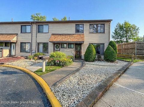 Photo of 104 Bower Court, Staten Island, NY 10309 (MLS # 2600130)