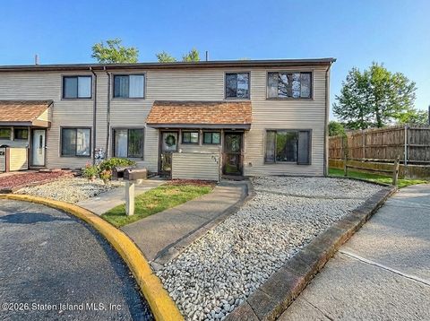 Photo of 104 Bower Court, Staten Island, NY 10309 (MLS # 2600130)