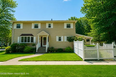 Photo of 256 Richard Avenue, Staten Island, NY 10309 (MLS # 2602831)