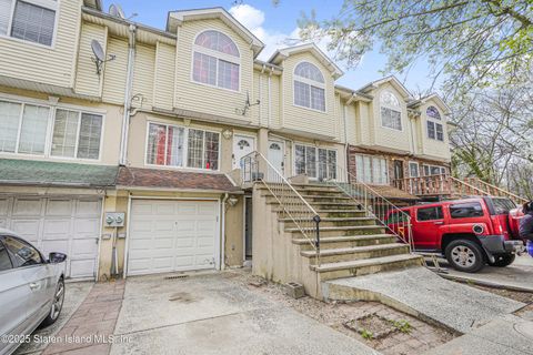 Photo of 5 Ludwig Lane #B, Staten Island, NY 10303 (MLS # 2504256)