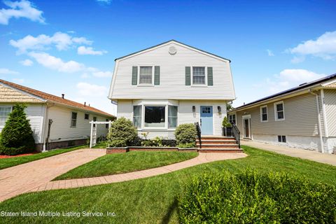 Photo of 993 Stafford Avenue, Staten Island, NY 10309 (MLS # 1163747)