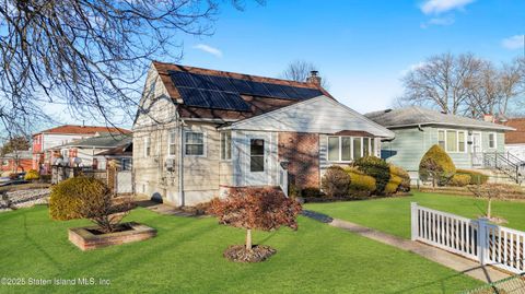 Photo of 175 Caswell Avenue, Staten Island, NY 10314 (MLS # 2500902)