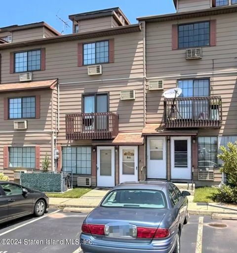 Photo of 84 Lamped Loop Loop, Staten Island, NY 10314 (MLS # 2403968)