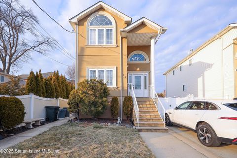 Photo of 147 Kirshon Avenue, Staten Island, NY 10314 (MLS # 2502146)