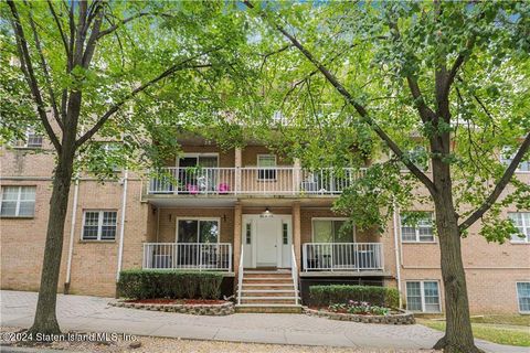 Photo of 65 Elmwood Park Drive #9, Staten Island, NY 10314 (MLS # 2405442)