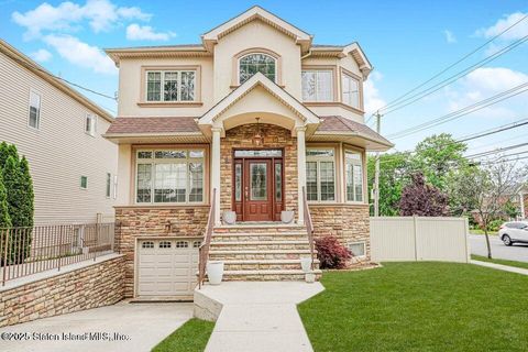 Photo of 694 Edgegrove Avenue, Staten Island, NY 10312 (MLS # 2505532)