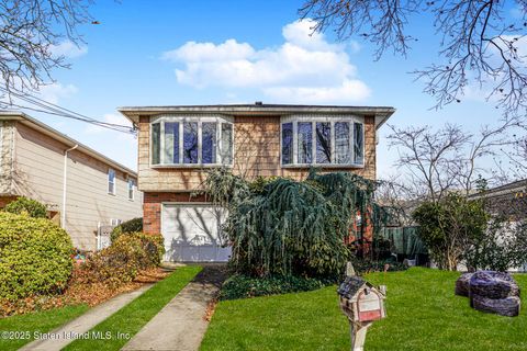 Photo of 11 Denton Place, Staten Island, NY 10314 (MLS # 2507009)