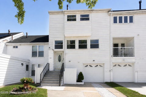 Photo of 333 Hampton Green, Staten Island, NY 10312 (MLS # 2604132)