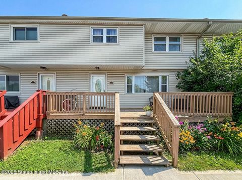 Photo of 537 Willow Road #1, Staten Island, NY 10314 (MLS # 2600131)