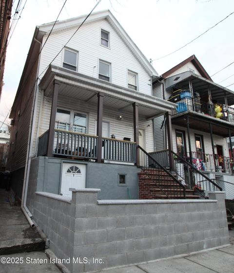 Photo of 40 Tompkins Street, Staten Island, NY 10304 (MLS # 2500463)
