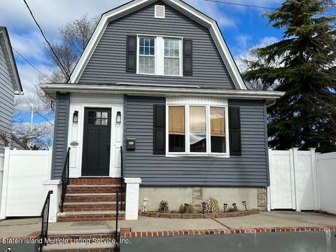 Photo of 233 Butler Avenue, Staten Island, NY 10307 (MLS # 1160637)