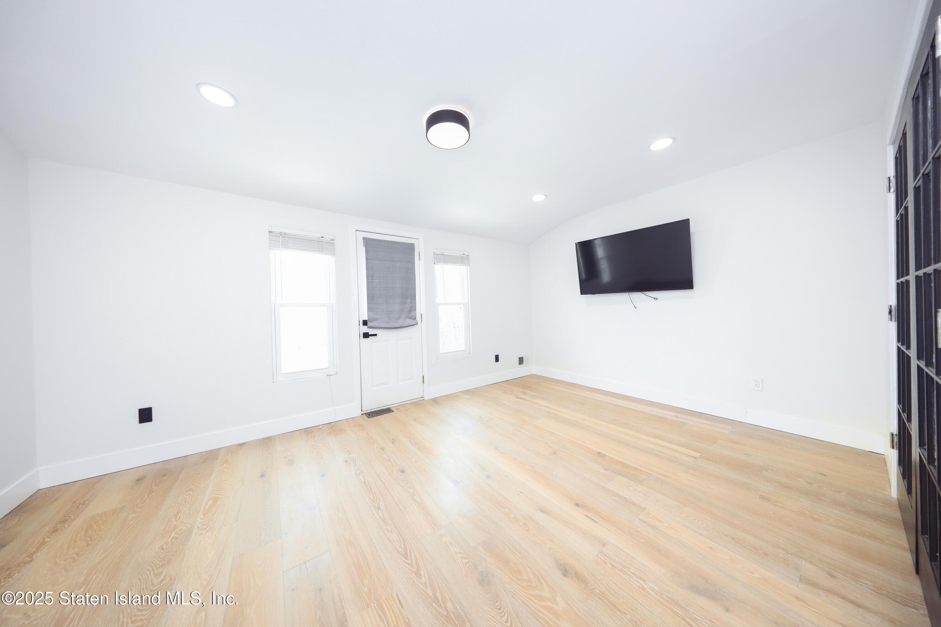 542 Golf View Court, Staten Island, New York image 15