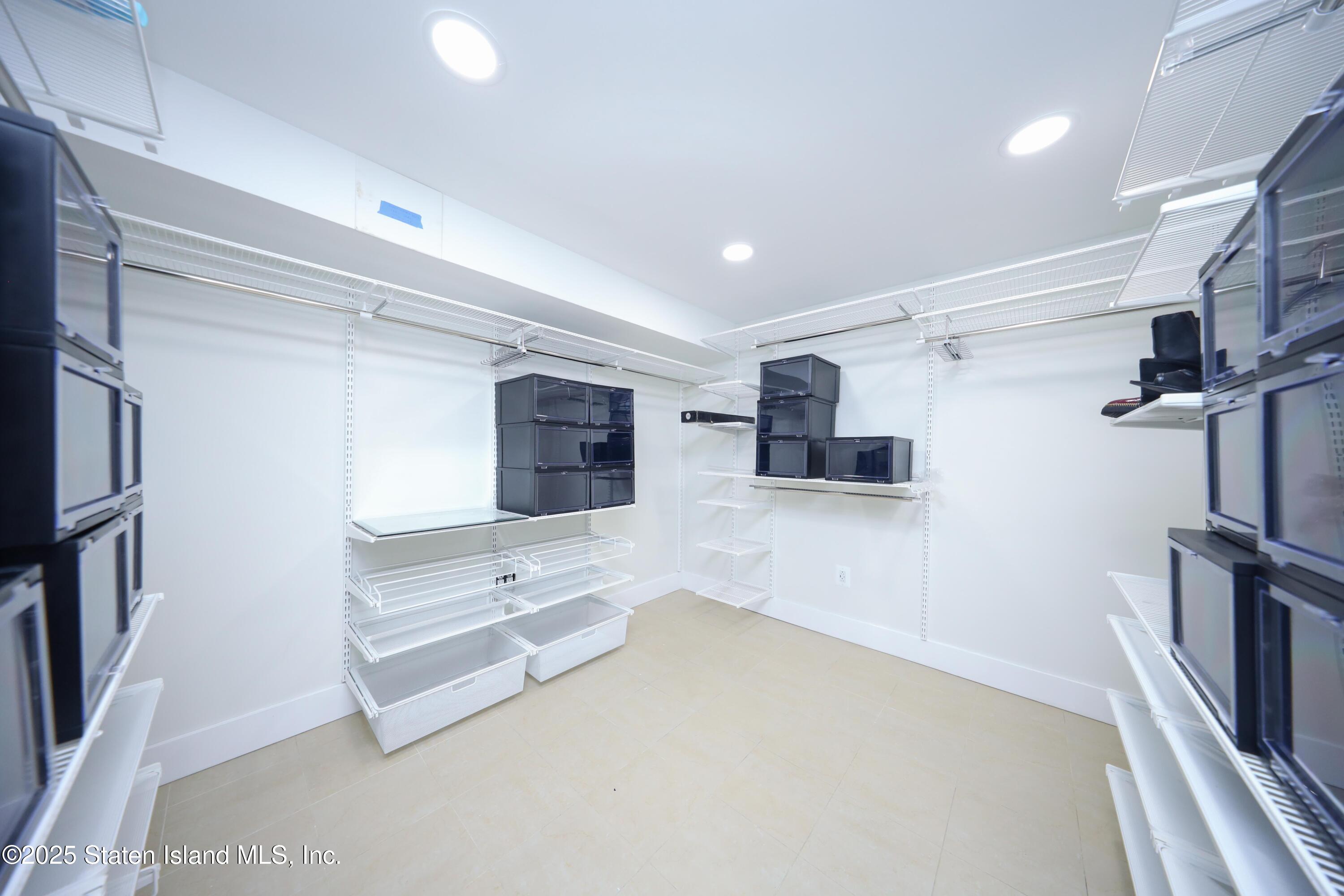 542 Golf View Court, Staten Island, New York image 18