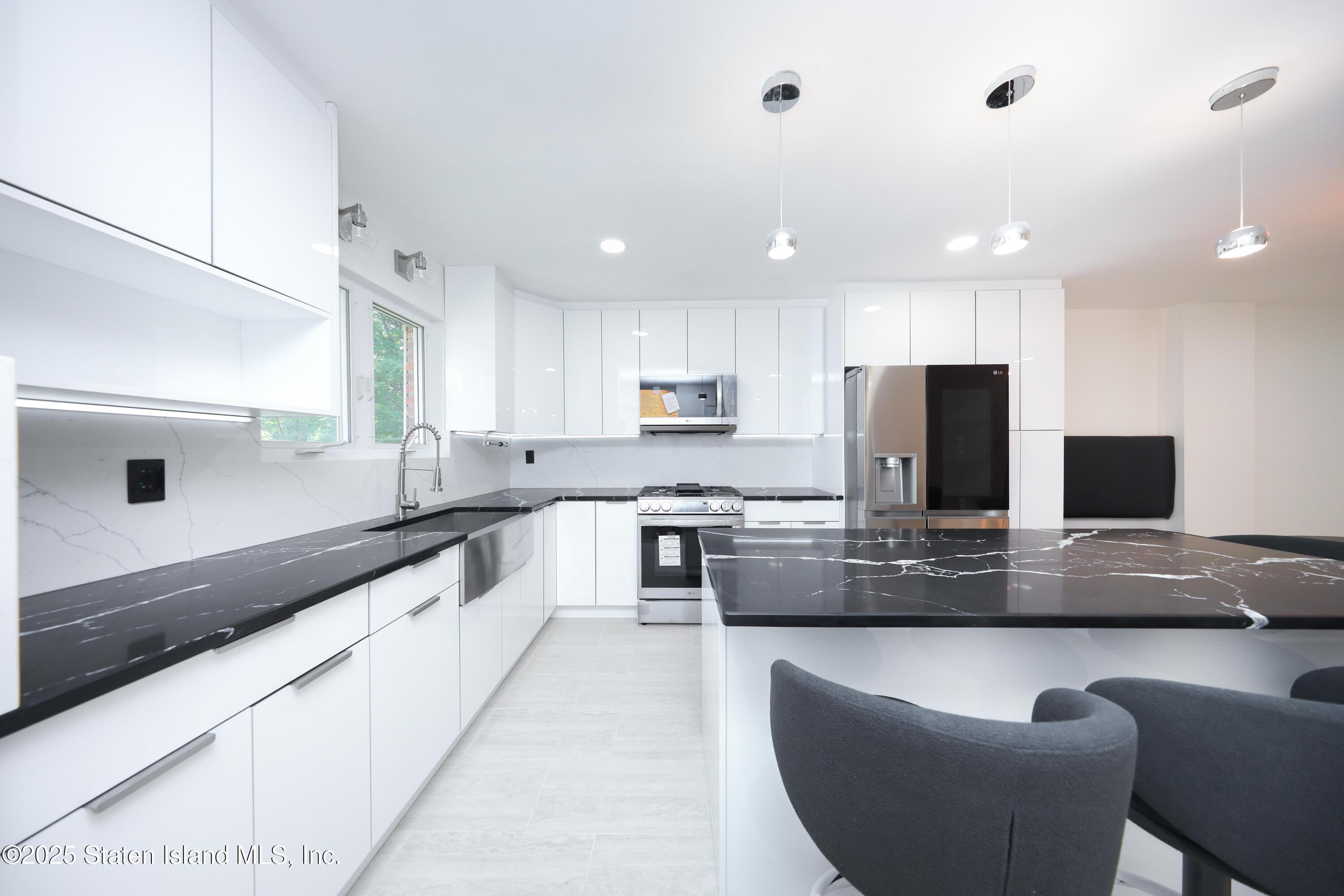 542 Golf View Court, Staten Island, New York image 10