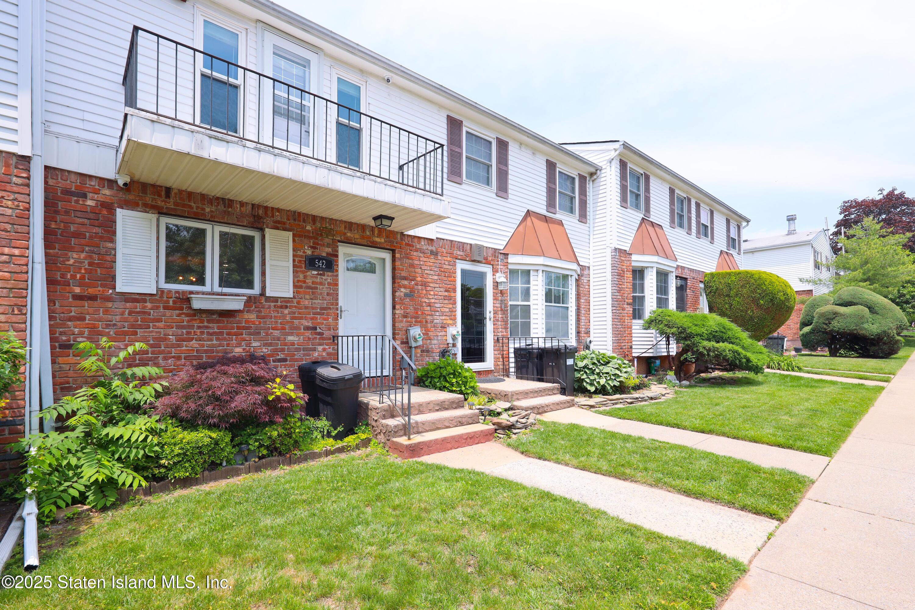 542 Golf View Court, Staten Island, New York image 3