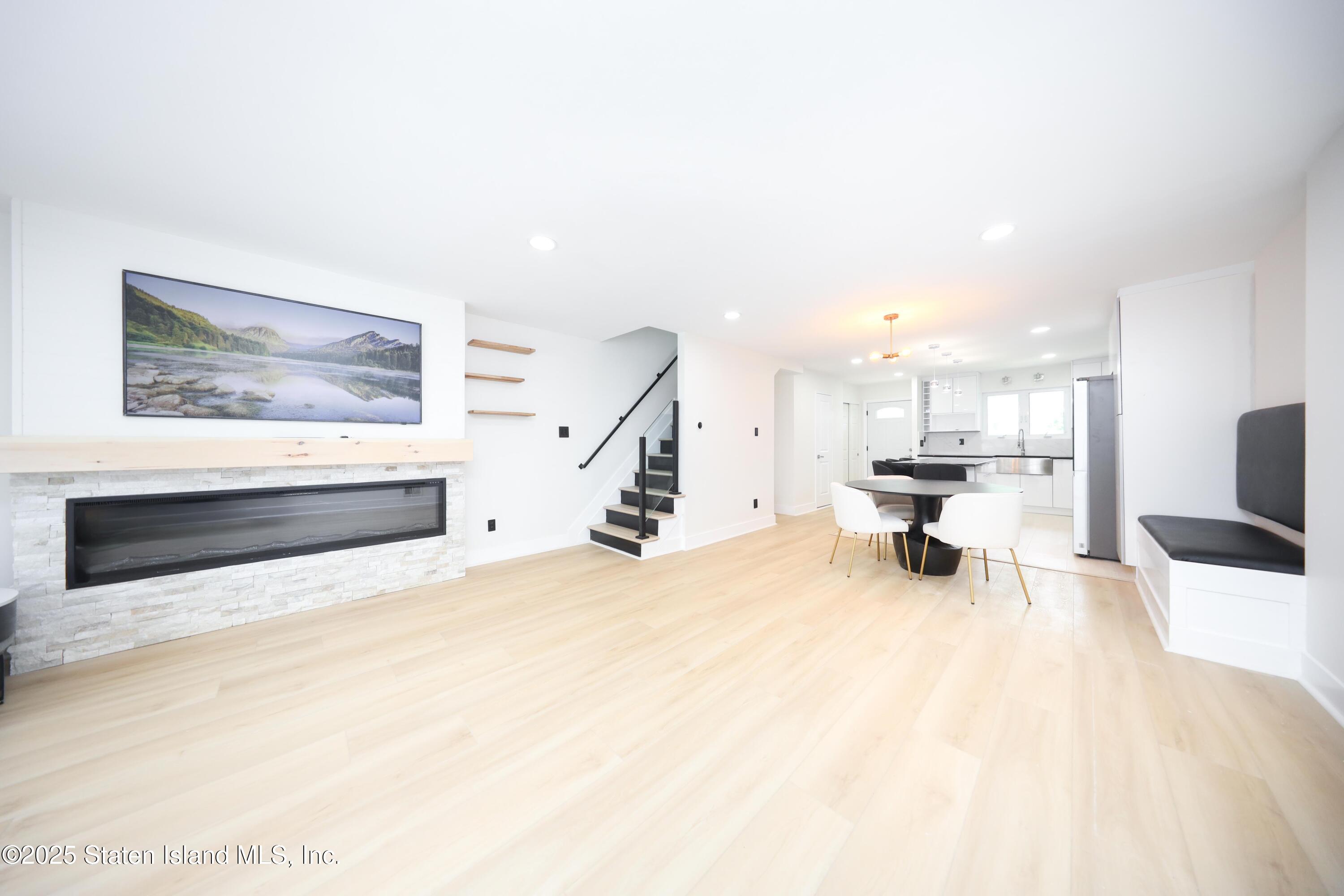 542 Golf View Court, Staten Island, New York image 5