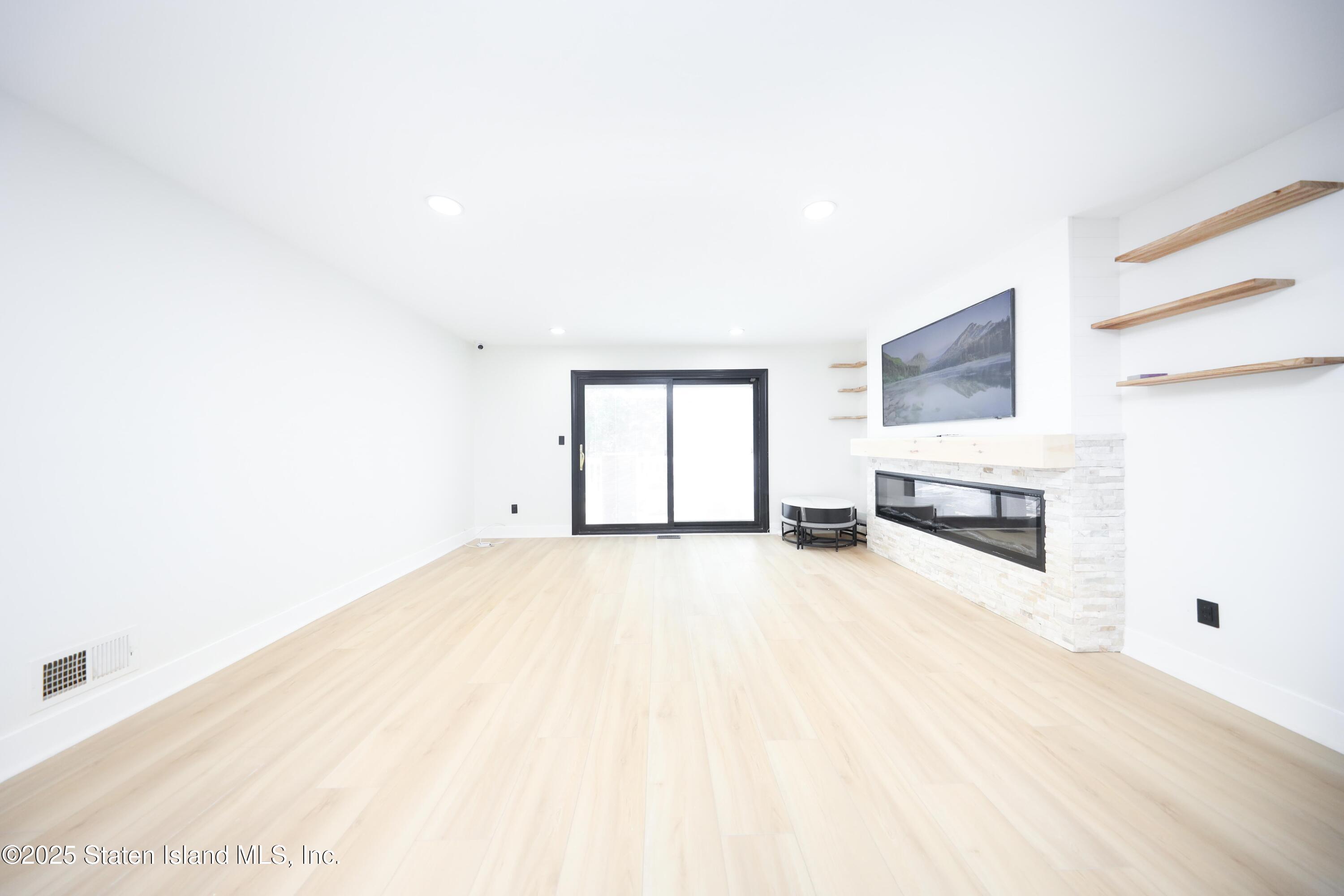 542 Golf View Court, Staten Island, New York image 7