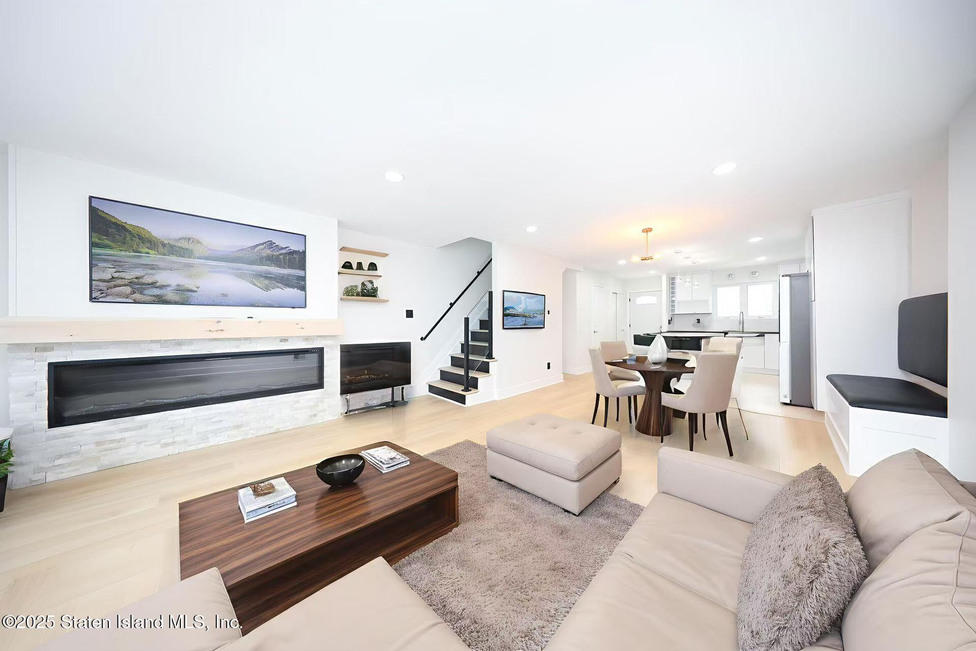 542 Golf View Court, Staten Island, New York image 4