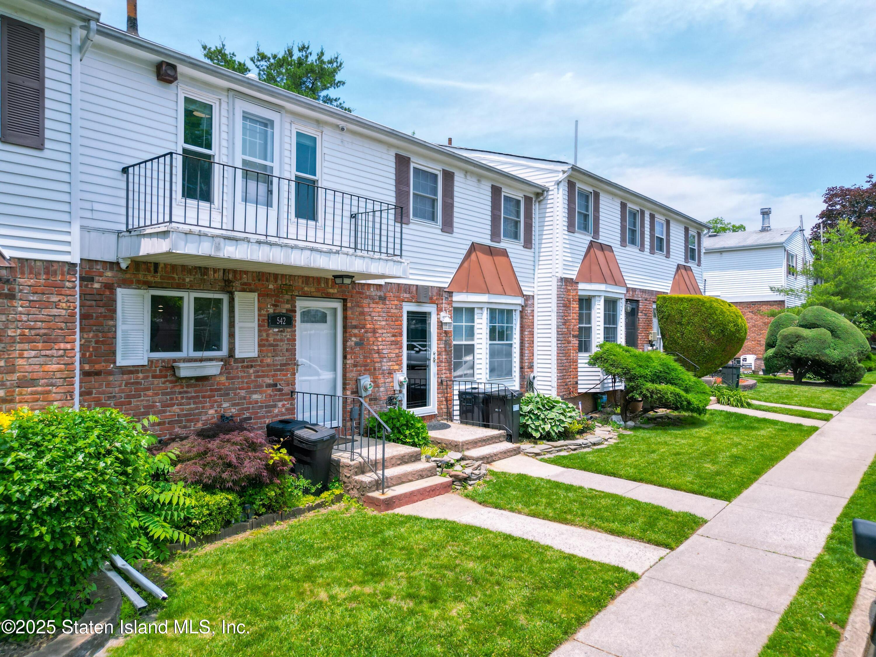 542 Golf View Court, Staten Island, New York image 31