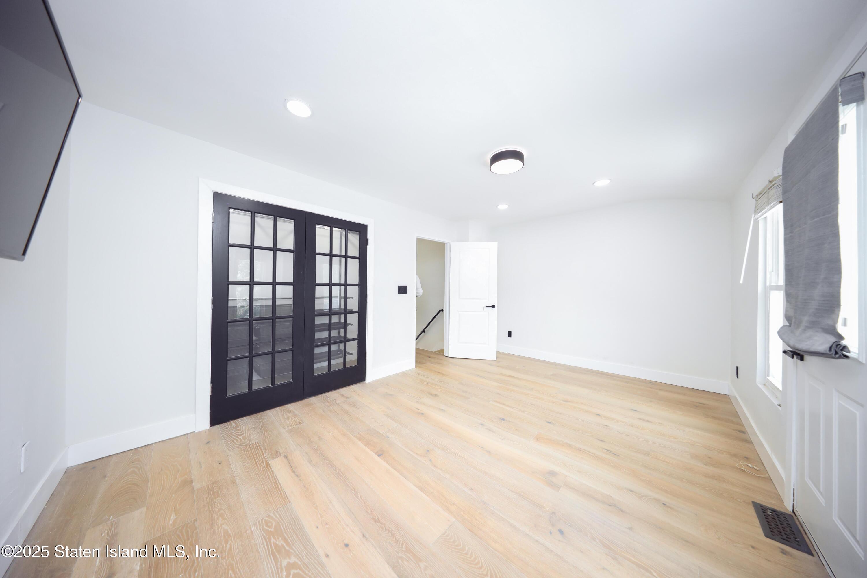 542 Golf View Court, Staten Island, New York image 16