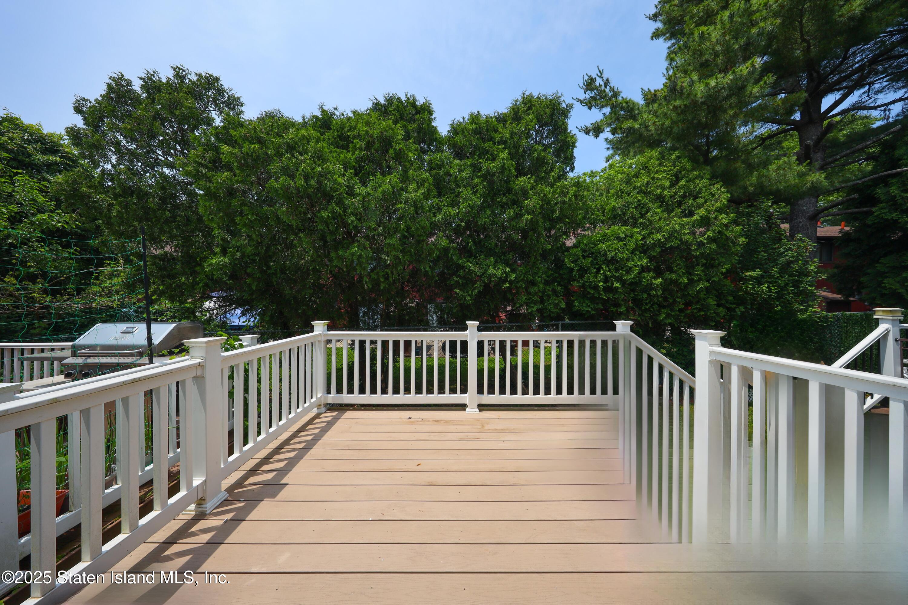 542 Golf View Court, Staten Island, New York image 28