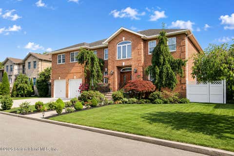Photo of 20 Spruce Court, Staten Island, NY 10307 (MLS # 2602950)