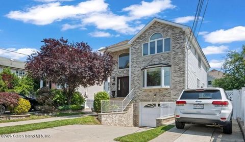 Photo of 15 Jeannette Avenue, Staten Island, NY 10312 (MLS # 2503400)