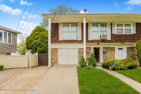 Photo of 73 Gary Place, Staten Island, NY 10314 (MLS # 2602440)