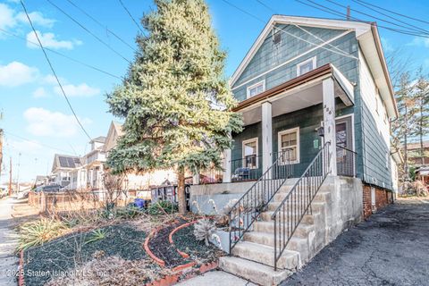 Photo of 486 Delafield Avenue, Staten Island, NY 10310 (MLS # 2501717)