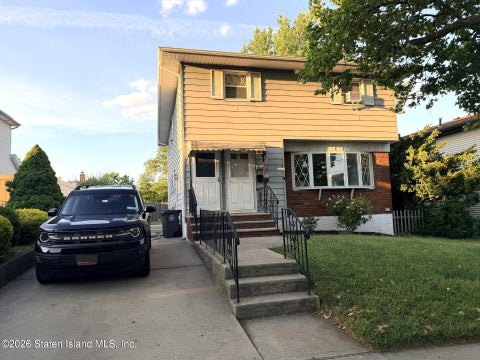 Apartment For Rent - 11 W Cedarview Avenue #1FL<br/> Richmond County, Staten Island, NY 10306