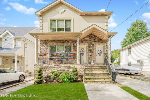 Photo of 16 Allen Place, Staten Island, NY 10312 (MLS # 2600210)