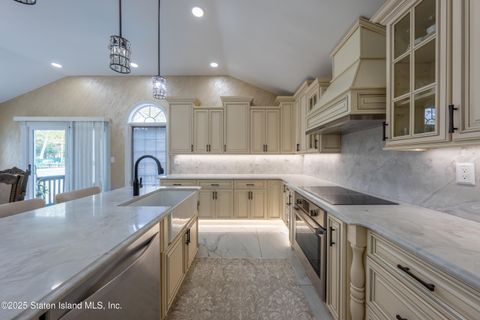 Photo of 95 Station Avenue, Staten Island, NY 10309 (MLS # 2505746)