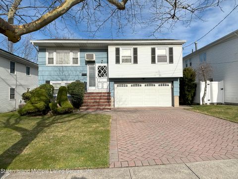 Photo of 145 Abingdon Avenue, Staten Island, NY 10308 (MLS # 2401264)