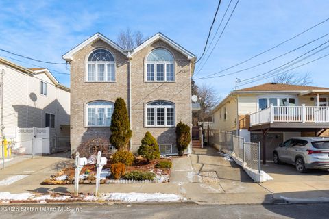 Photo of 19 Roosevelt Avenue, Staten Island, NY 10314 (MLS # 2600504)