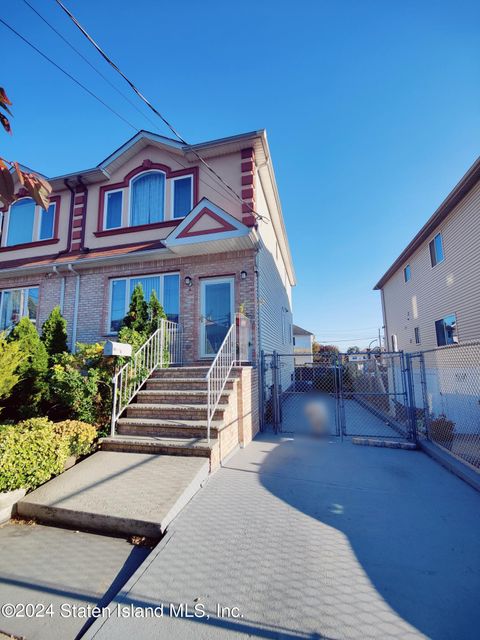 Photo of 26 Guilford Street, Staten Island, NY 10305 (MLS # 2405880)