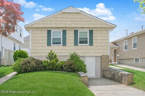 Photo of 274 Ramapo Avenue, Staten Island, NY 10309 (MLS # 2602238)