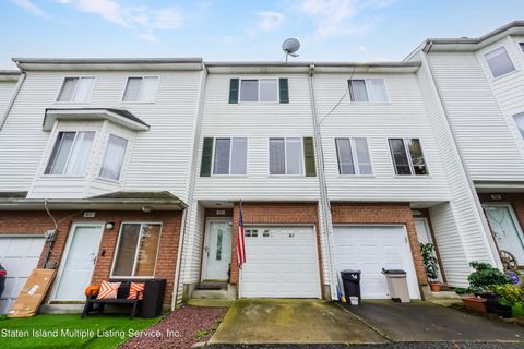 Photo of 78 Amanda Court, Staten Island, NY 10312 (MLS # 1164770)