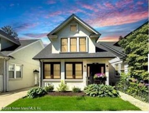 Photo of 110 Watchogue Road, Staten Island, NY 10314 (MLS # 2505858)