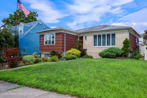 Photo of 153 Shafter Avenue, Staten Island, NY 10308 (MLS # 2502358)