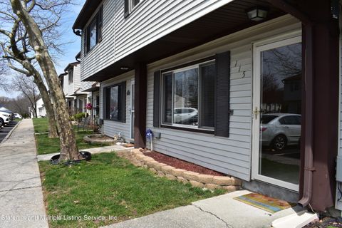 Photo of 115 Raily Court, Staten Island, NY 10312 (MLS # 1162969)