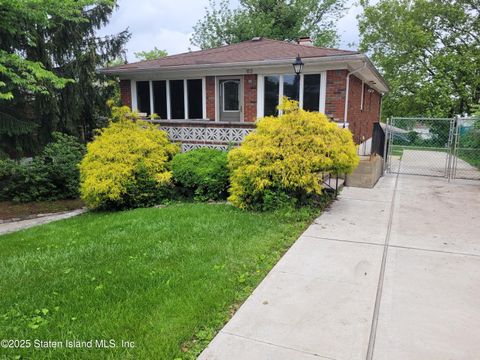 Photo of 63 Bolivar Street, Staten Island, NY 10314 (MLS # 2503087)