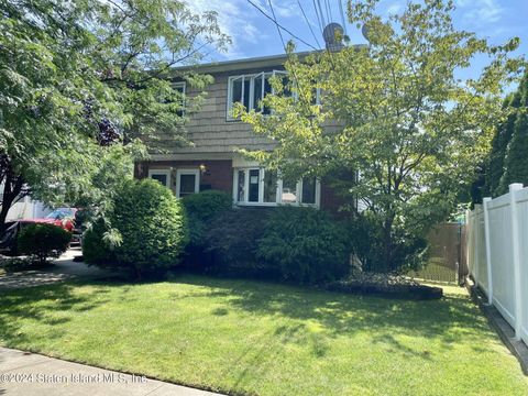 Photo of 68 Buel Ave Ave, Staten Island, NY 10304 (MLS # 2404449)