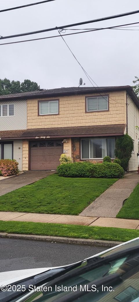 Photo of 636 Leverett Avenue, Staten Island, NY 10312 (MLS # 2502936)