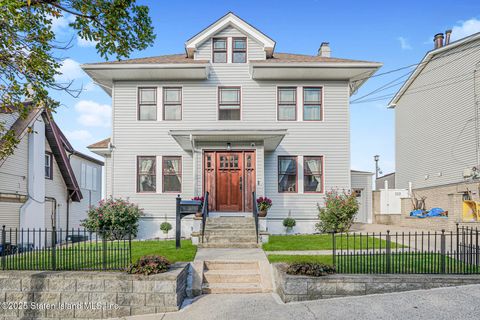 Photo of 11 Bayview Place, Staten Island, NY 10304 (MLS # 2505664)