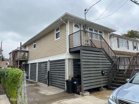 Photo of 30 Center Place, Staten Island, NY 10306 (MLS # 2505341)