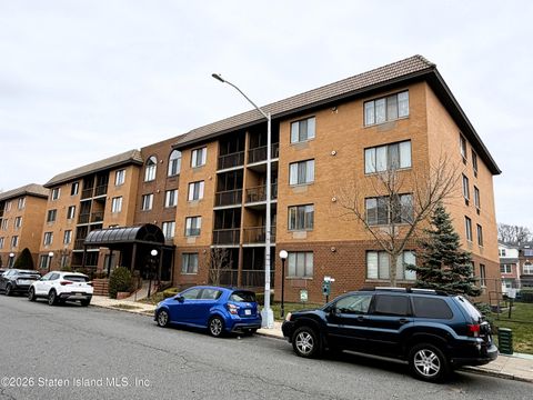 Photo of 95 Essex Drive #3h, Staten Island, NY 10314 (MLS # 2601101)
