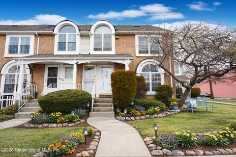 Photo of 100 Debbie Street #B, Staten Island, NY 10314 (MLS # 2600933)