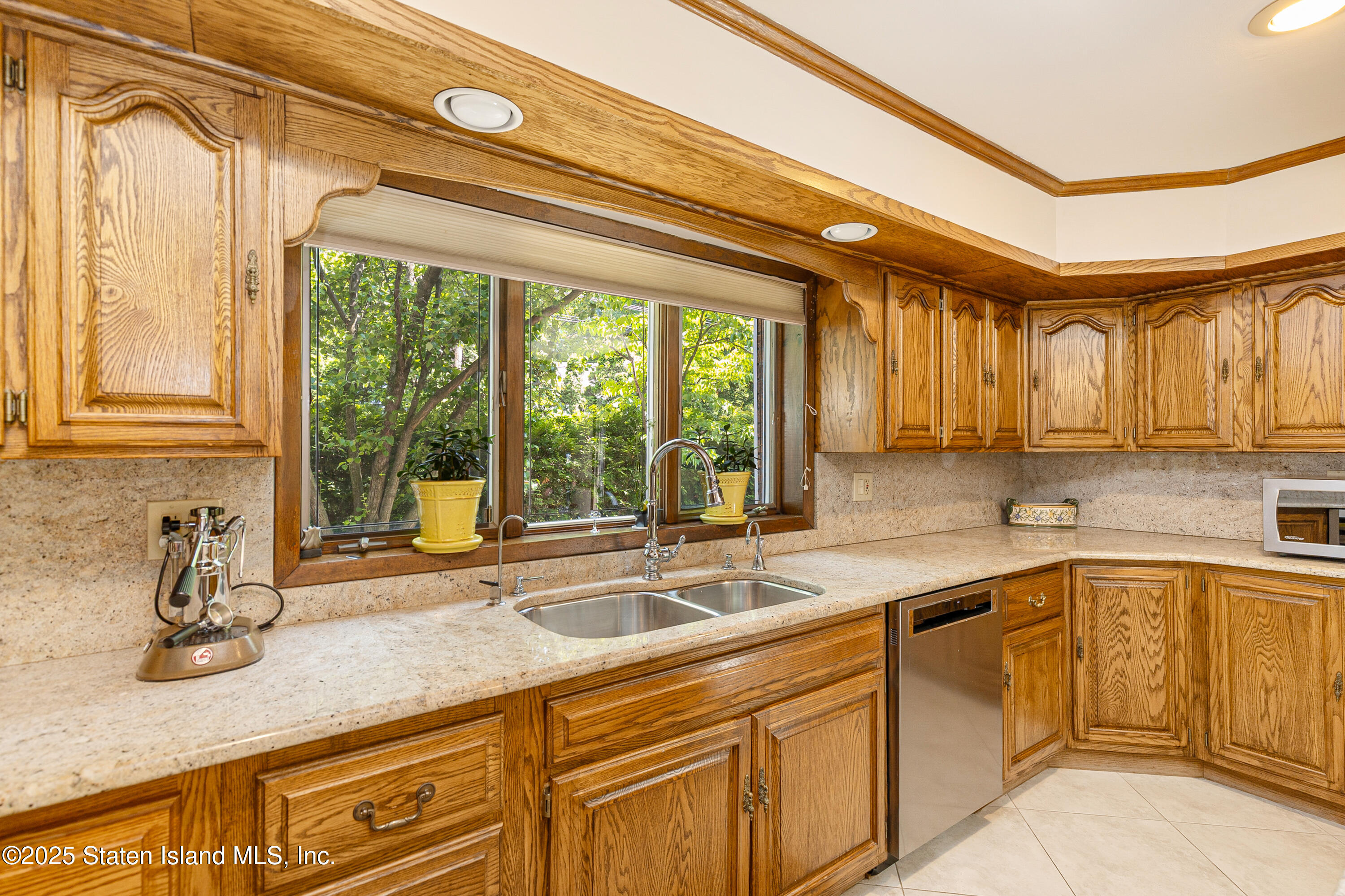 110 Wadsworth Road, Staten Island, New York image 34